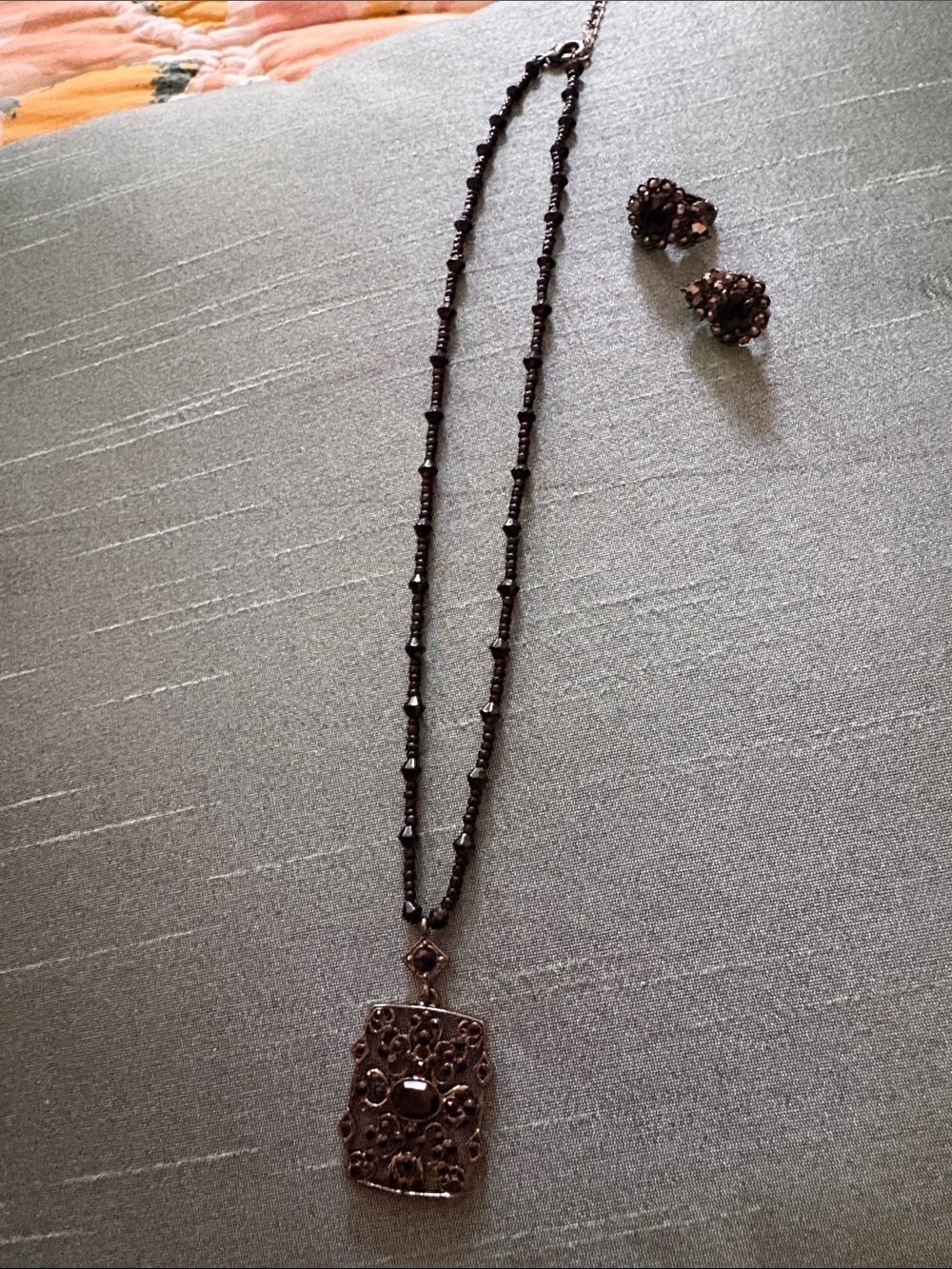 Vintage-Inspired LC BlackFiligree Pendant Necklace with Matching Clip Earrings